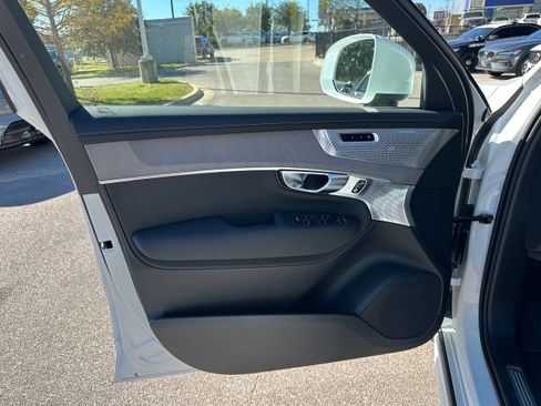 New 2026 Volvo XC90 B6 Ultra w/ Protection Package image 18