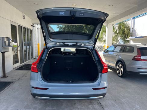 Used 2025 Volvo V60 B5 Cross Country Plus image 31