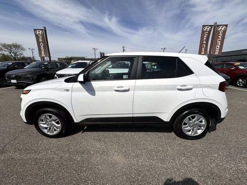Used 2025 Hyundai Venue SE FWD image 8