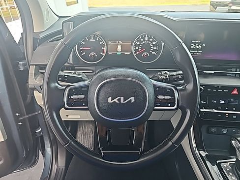 Used 2024 Kia Carnival EX image 14