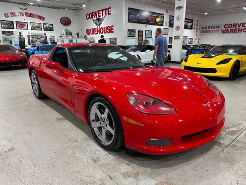 Used 2007 Chevrolet Corvette Coupe w/ Preferred Equipment Group RWD image 22