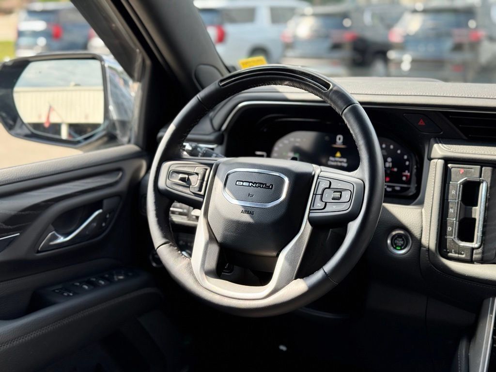 Used 2023 GMC Yukon Denali w/ Advanced Technology Package AWD/4WD image 14
