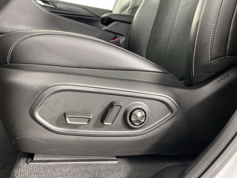 New 2025 Jeep Grand Cherokee Altitude image 16