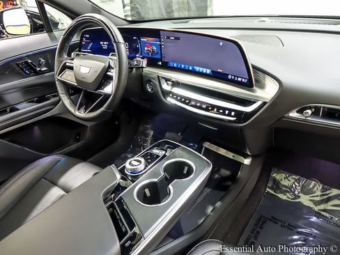 Certified 2025 Cadillac Lyriq Luxury w/ LPO, Floor Liner Package AWD/4WD image 27