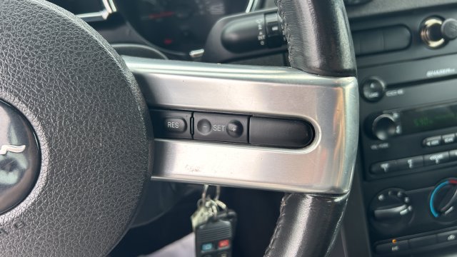 Used 2006 Ford Mustang Convertible RWD image 25