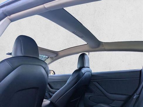 Used 2019 Tesla Model 3 Standard Range Plus image 21