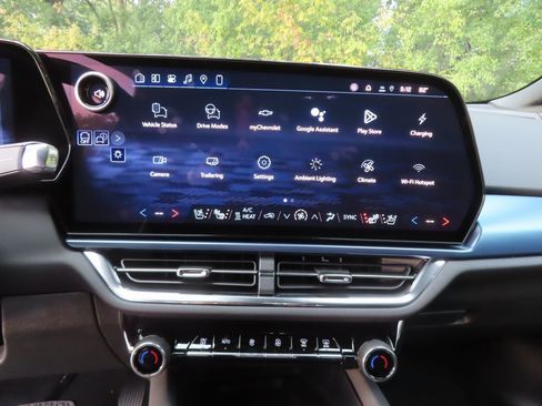 New 2026 Chevrolet Equinox EV LT w/ Convenience Package II image 5