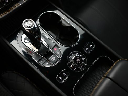 Used 2017 Bentley Bentayga AWD/4WD image 52