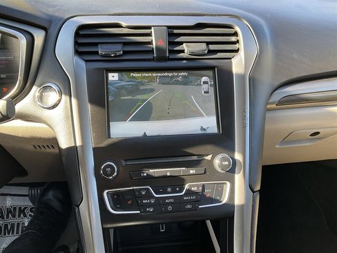 Used 2017 Ford Fusion SE w/ Fusion SE Technology Package image 21