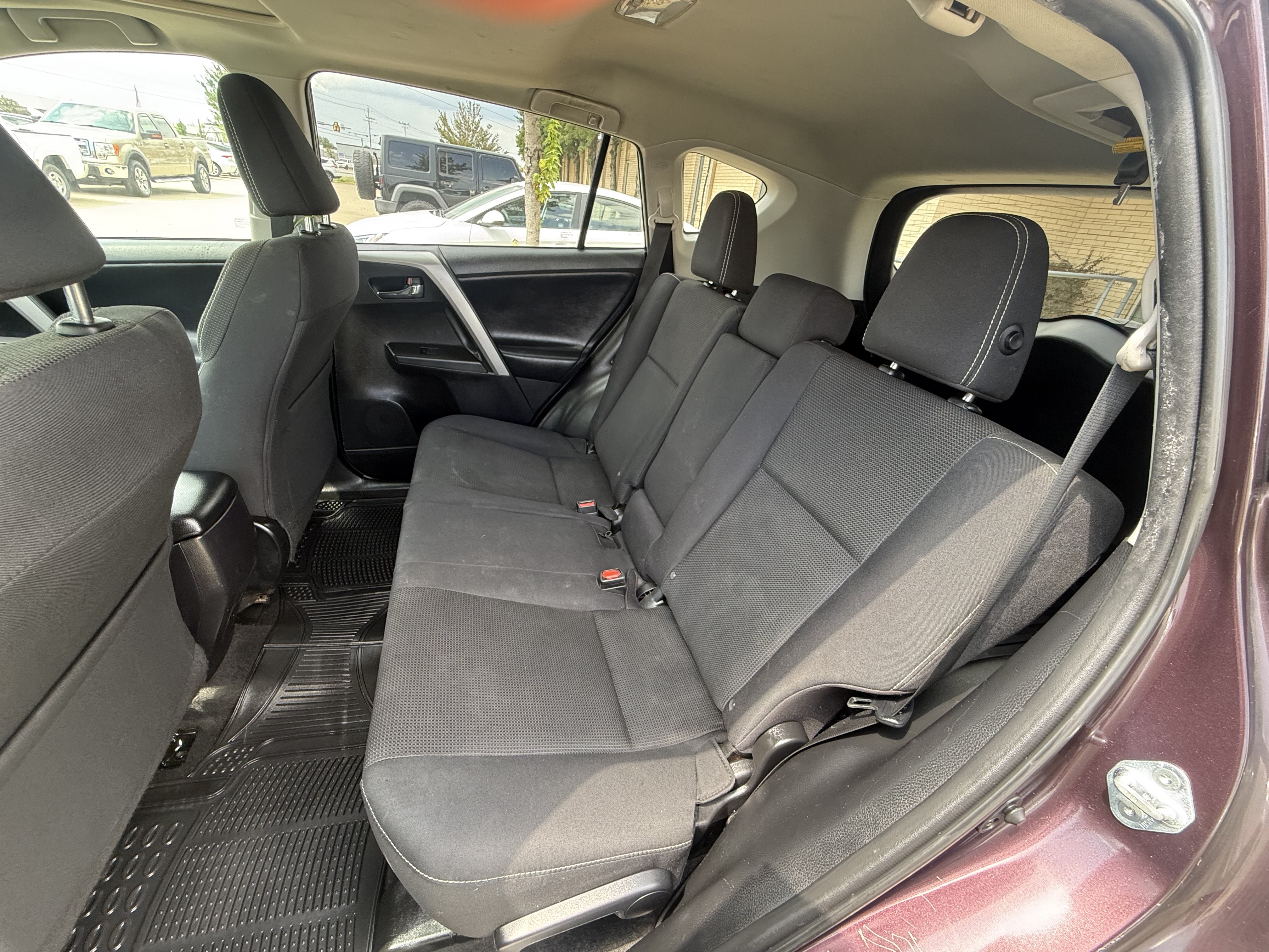 Used 2017 Toyota RAV4 XLE FWD image 10