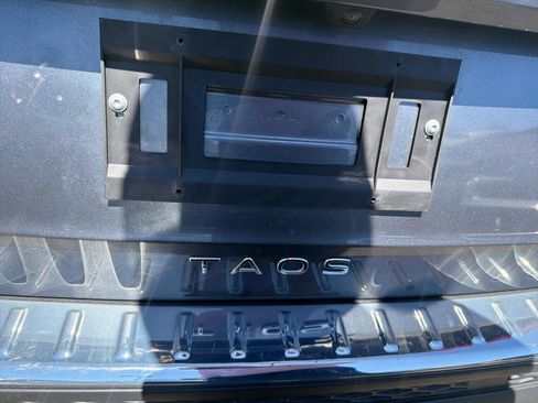 Used 2023 Volkswagen Taos SE w/ Panoramic Sunroof Package AWD/4WD image 9