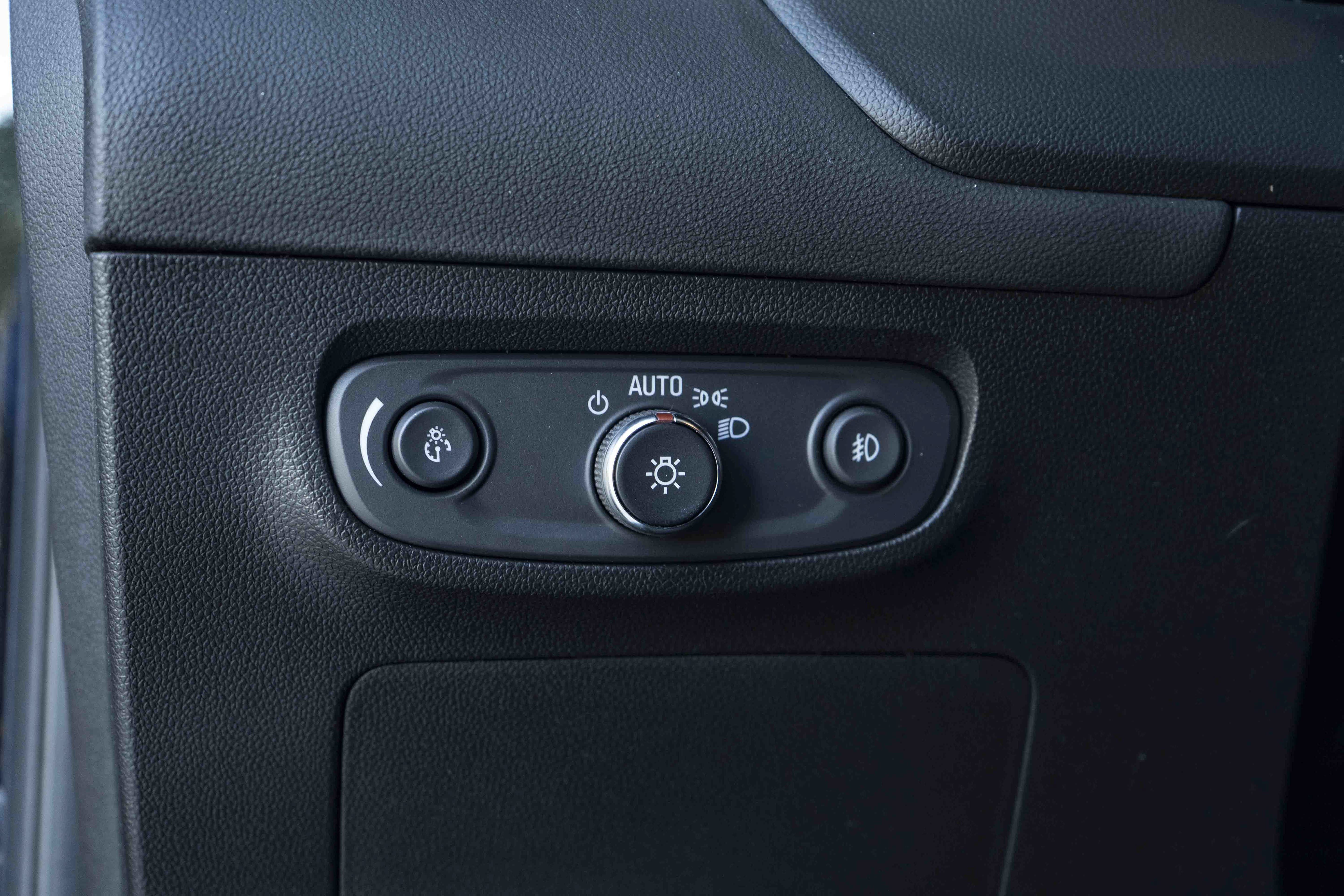 Used 2023 Buick Encore GX Essence w/ Experience Buick Package FWD image 40
