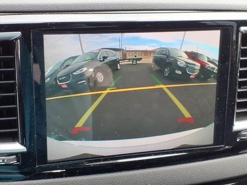 Used 2025 Chrysler Pacifica Select image 9