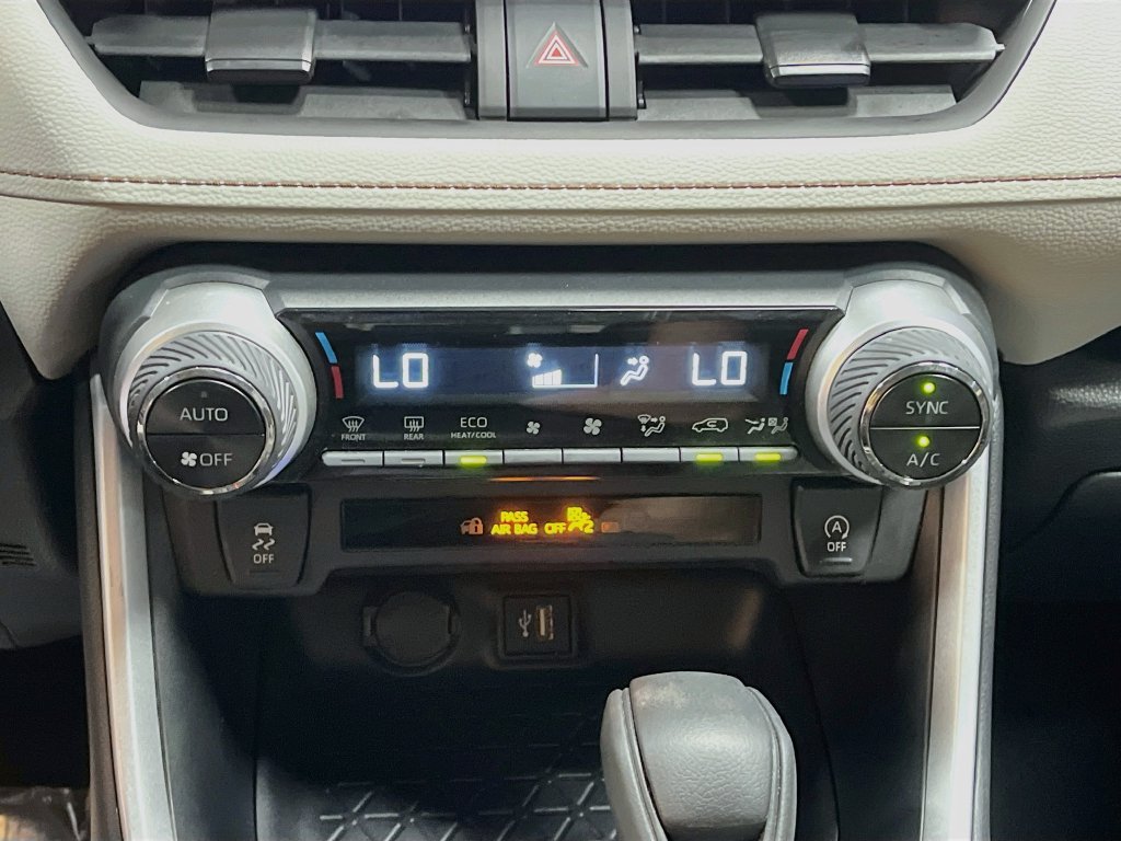 Used 2025 Toyota RAV4 XLE FWD image 16