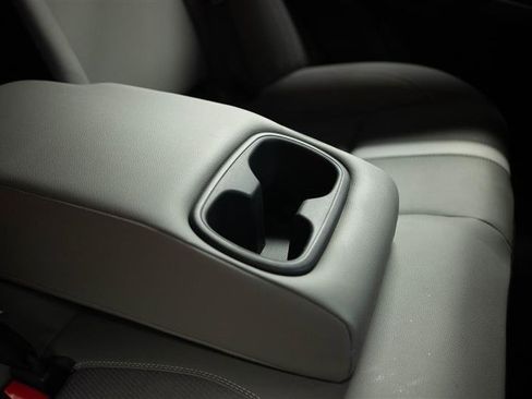 Used 2025 Toyota Camry SE image 17