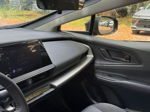 Used 2025 Toyota Prius LE image 30