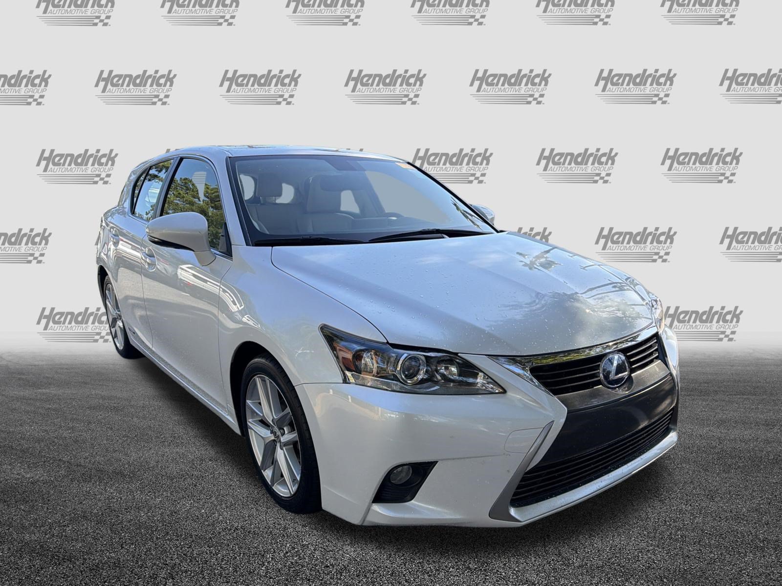 Used 2015 Lexus CT 200h w/ Navigation Package FWD image 2