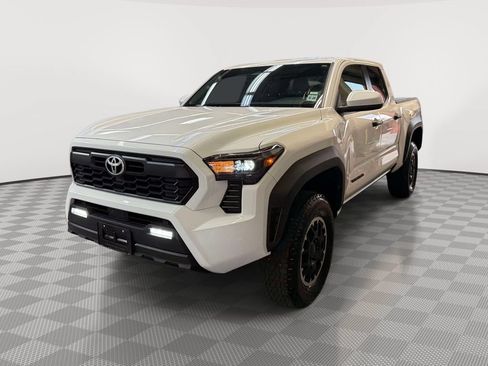 Used 2024 Toyota Tacoma TRD Off-Road AWD/4WD image 4