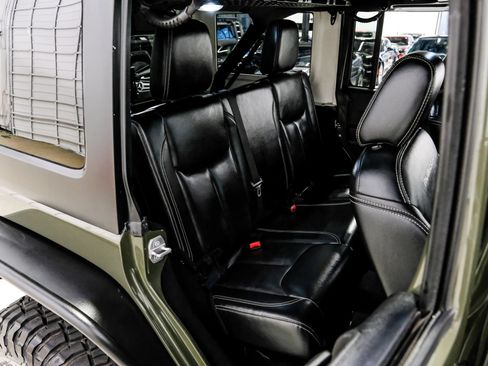 Used 2015 Jeep Wrangler Unlimited Rubicon w/ Connectivity Group AWD/4WD image 42
