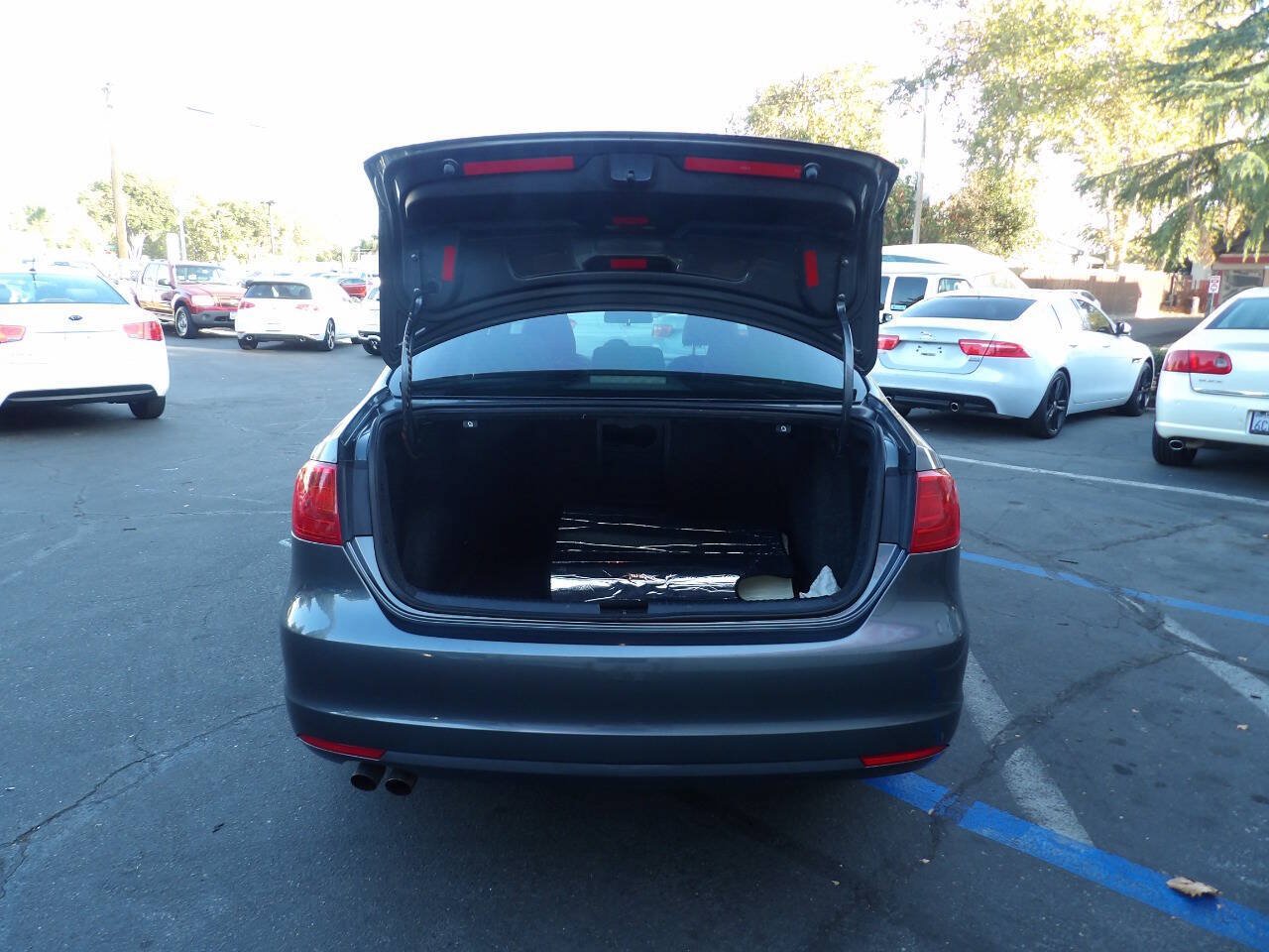 Used 2011 Volkswagen Jetta SE FWD image 11