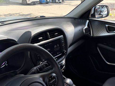 Used 2025 Kia Soul LX w/ LX Technology Package FWD image 33