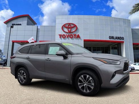 Certified 2026 Toyota Highlander XLE AWD/4WD image 1