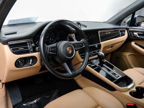 Used 2023 Porsche Macan AWD/4WD image 3