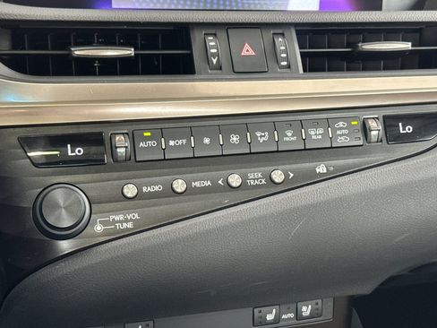 Certified 2020 Lexus ES 300h w/ Premium Package FWD image 25