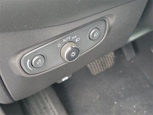 Used 2021 Chevrolet Equinox LT image 11