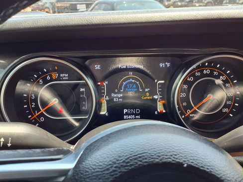 Used 2019 Jeep Wrangler Unlimited Sahara AWD/4WD image 17