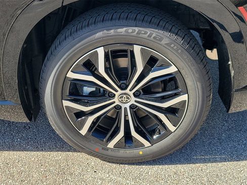 New 2026 Toyota Crown Signia image 5