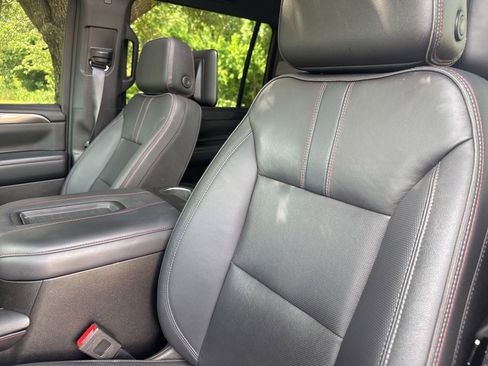 Used 2023 Chevrolet Suburban RST w/ Luxury Package AWD/4WD image 17