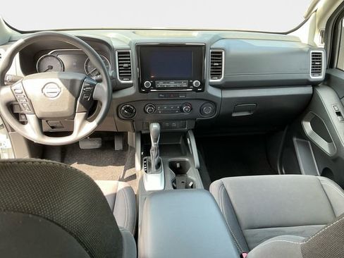 Used 2024 Nissan Frontier SV image 11