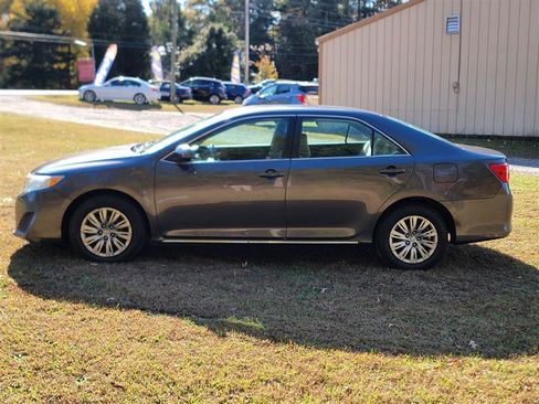 Used 2012 Toyota Camry LE image 6