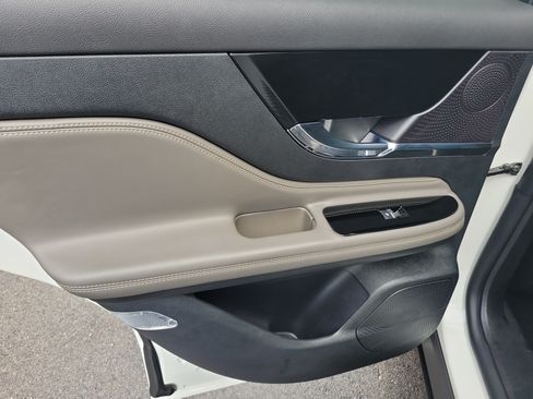 Used 2025 Lincoln Corsair FWD image 11