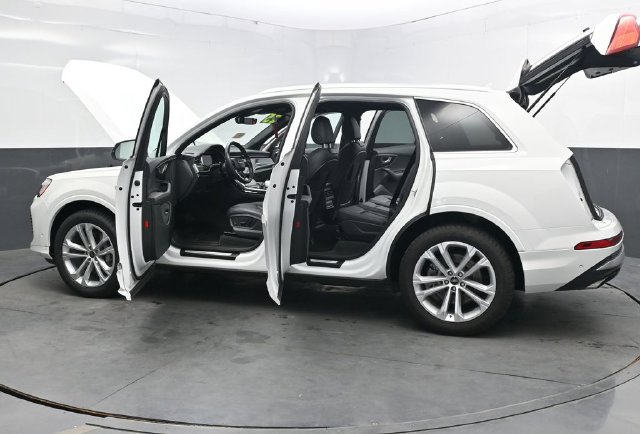 Used 2025 Audi Q7 3.0T Premium Plus AWD/4WD image 45