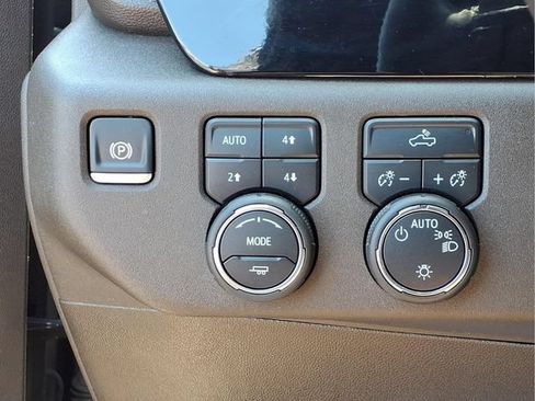 Used 2024 Chevrolet Silverado 1500 LT AWD/4WD image 16