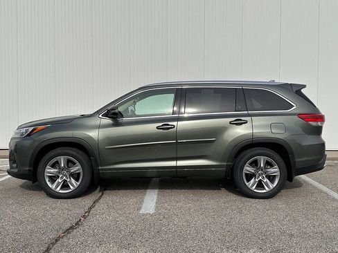 Used 2017 Toyota Highlander Limited w/ Protection Package #3 AWD/4WD image 2
