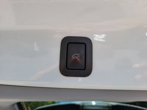 Used 2019 Toyota Highlander XLE AWD/4WD image 7