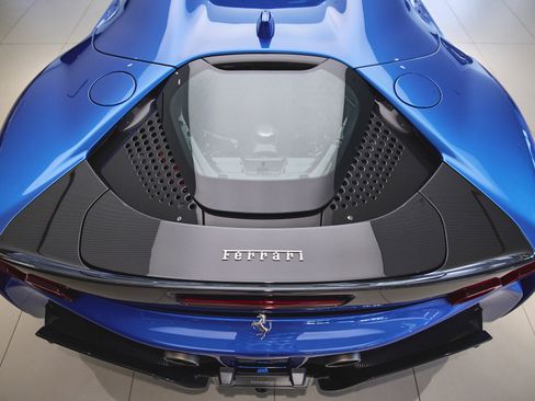 Used 2023 Ferrari SF90 Spider image 24