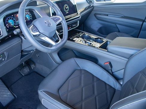 Used 2024 Volkswagen Atlas Cross Sport SE image 14