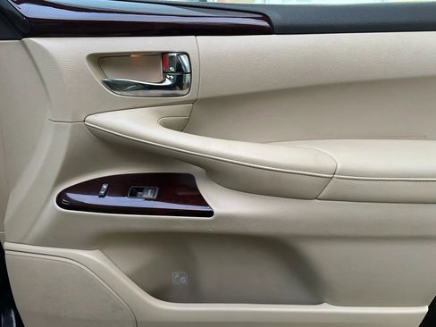 Used 2013 Lexus LX 570 4WD image 16