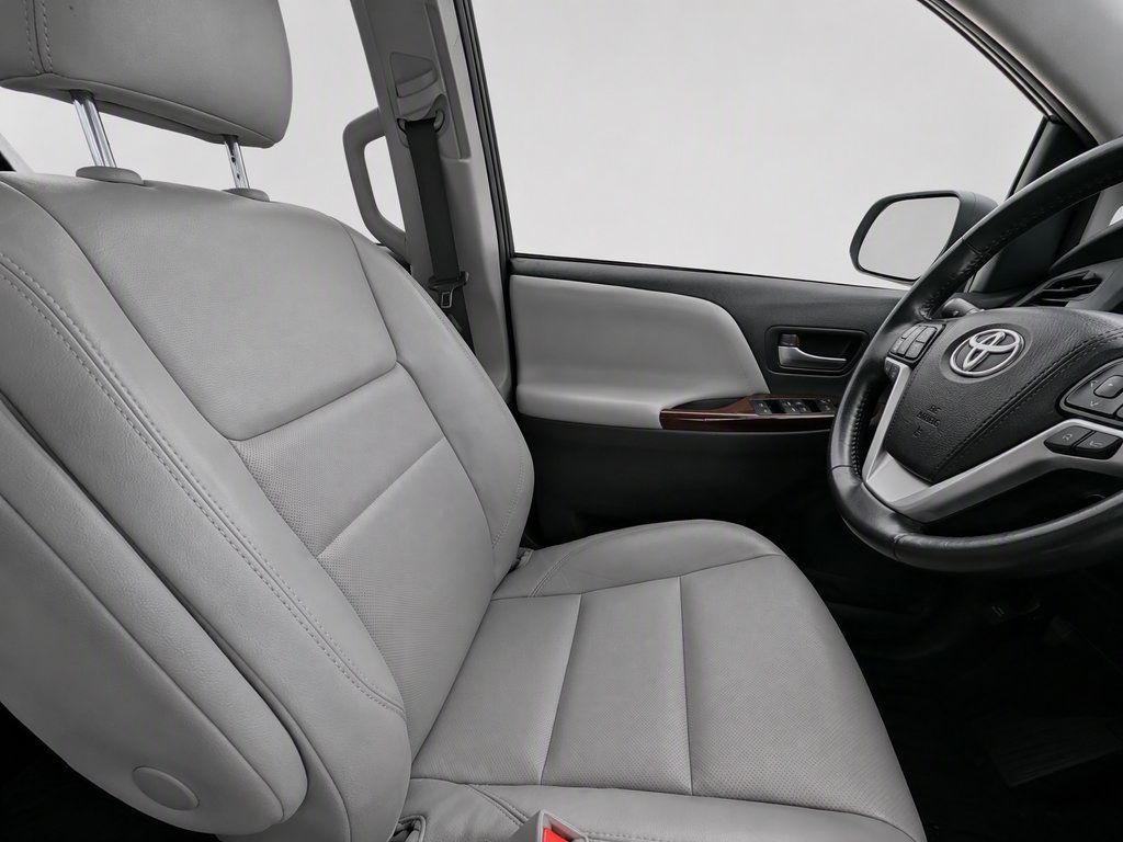 Used 2019 Toyota Sienna Limited Premium AWD/4WD image 11