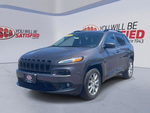 Used 2018 Jeep Cherokee Latitude AWD/4WD image 4