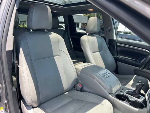 Used 2018 Toyota Highlander Limited Platinum FWD image 46