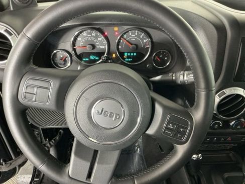 Used 2014 Jeep Wrangler Unlimited Sahara AWD/4WD image 15