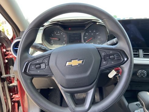 Used 2024 Chevrolet Trax LS FWD image 35