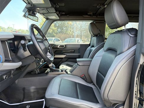 Used 2022 Ford Bronco Black Diamond image 11