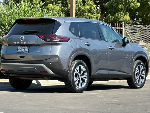 Used 2021 Nissan Rogue SV FWD image 2