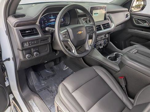 Used 2024 Chevrolet Suburban LT RWD image 9